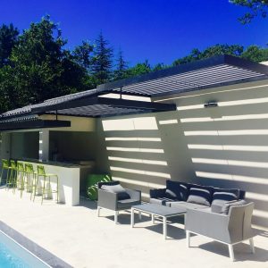Photo Brise-soleil aluminium design sur pool house