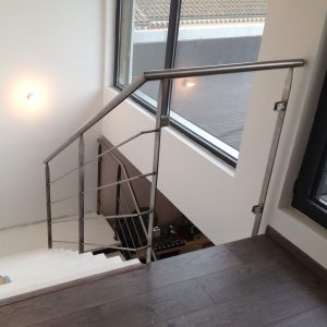 Photo rampe escalier aluminium finition design