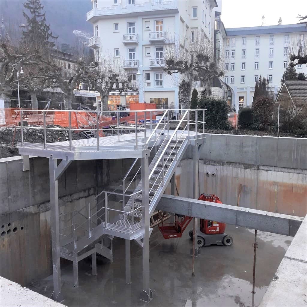 Photo d'une passerelle brides les bains