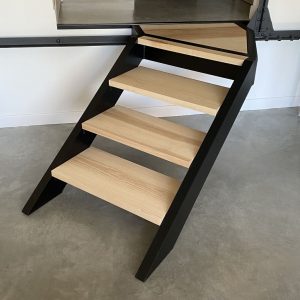 photo escalier aluminium avec marches en bois