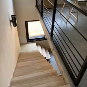 photo escalier aluminium avec marches en bois